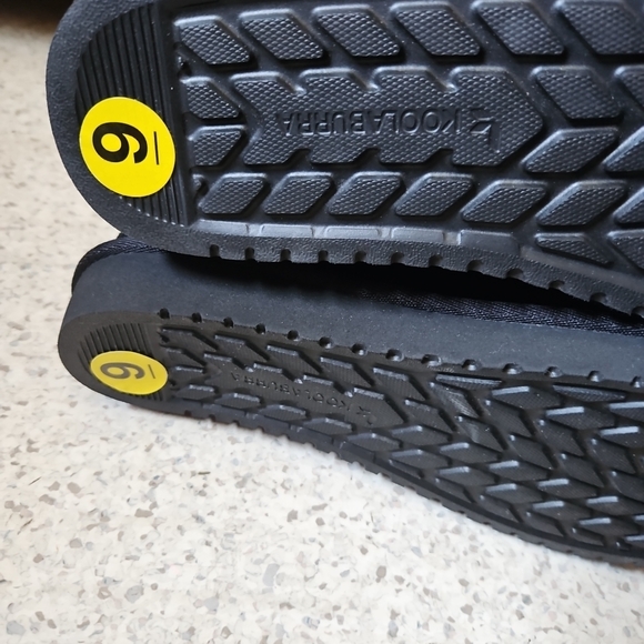 Koolaburra Women's Black Winter Boots - Picture 4 of 5